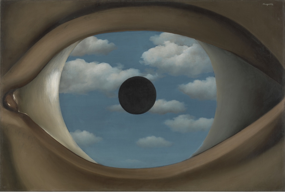 이런 푸른 하늘을 언제 또 볼 수 있을까. 벨기에 초현실주의 화가 르네 마그리트의 작품이다. René Magritte (1898~1967), 'The False Mirror', 1929, 54 * 80 cm,  Oil on canvas, MoMA, New York.